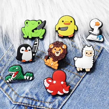 1PCS dos desenhos animados de animais de Ganso Sapo Pato com a Faca Esmalte Broche Emblema de Jeans, t-shirt mochila personalidade pin Enviar presentes das crianças